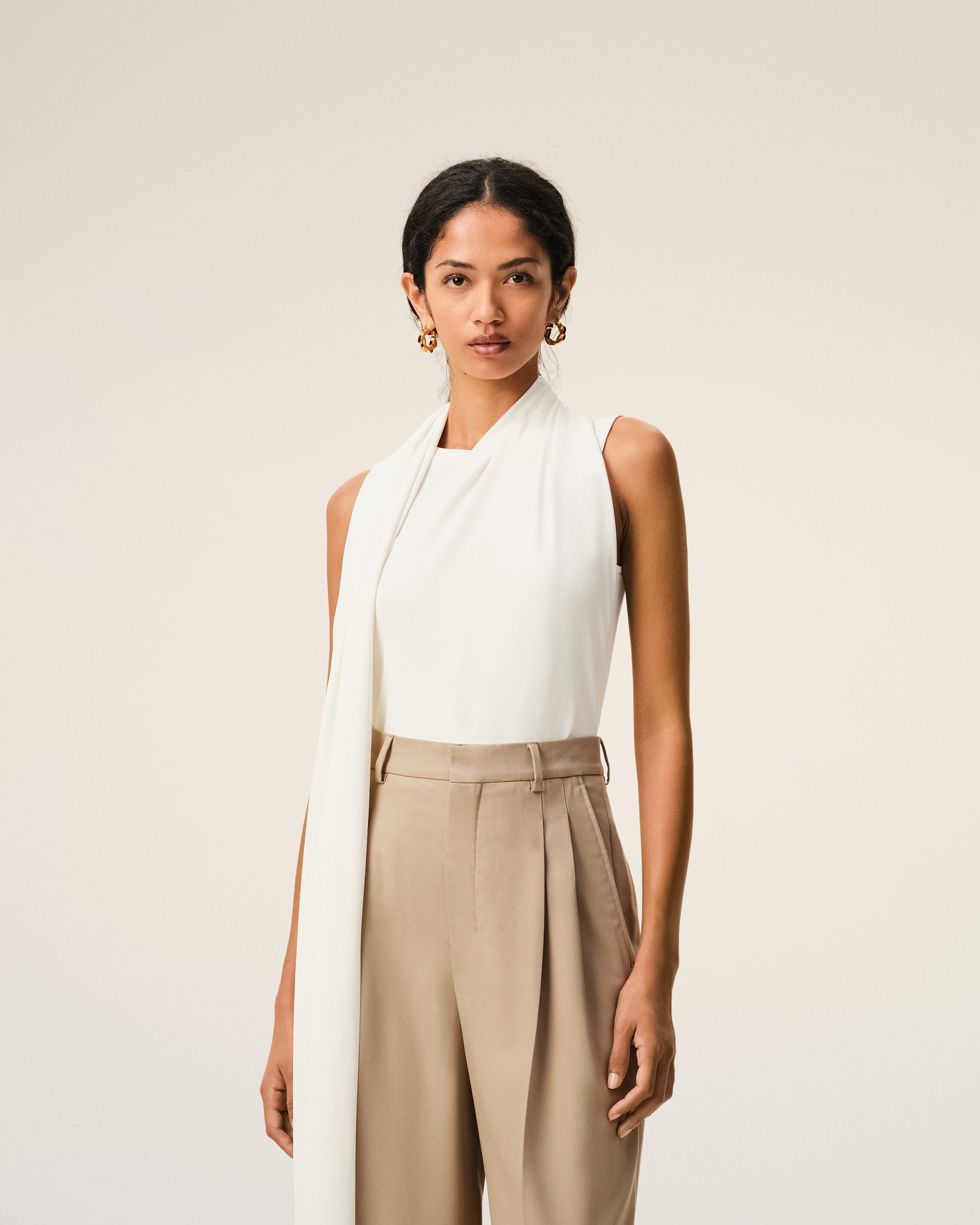 White Jersey Sleeveless Lavalliere Top